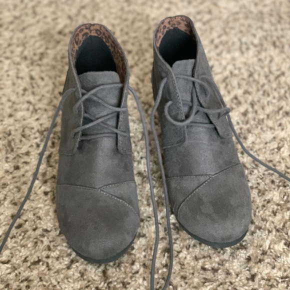 Faux suede wedge booties - Picture 2 of 4